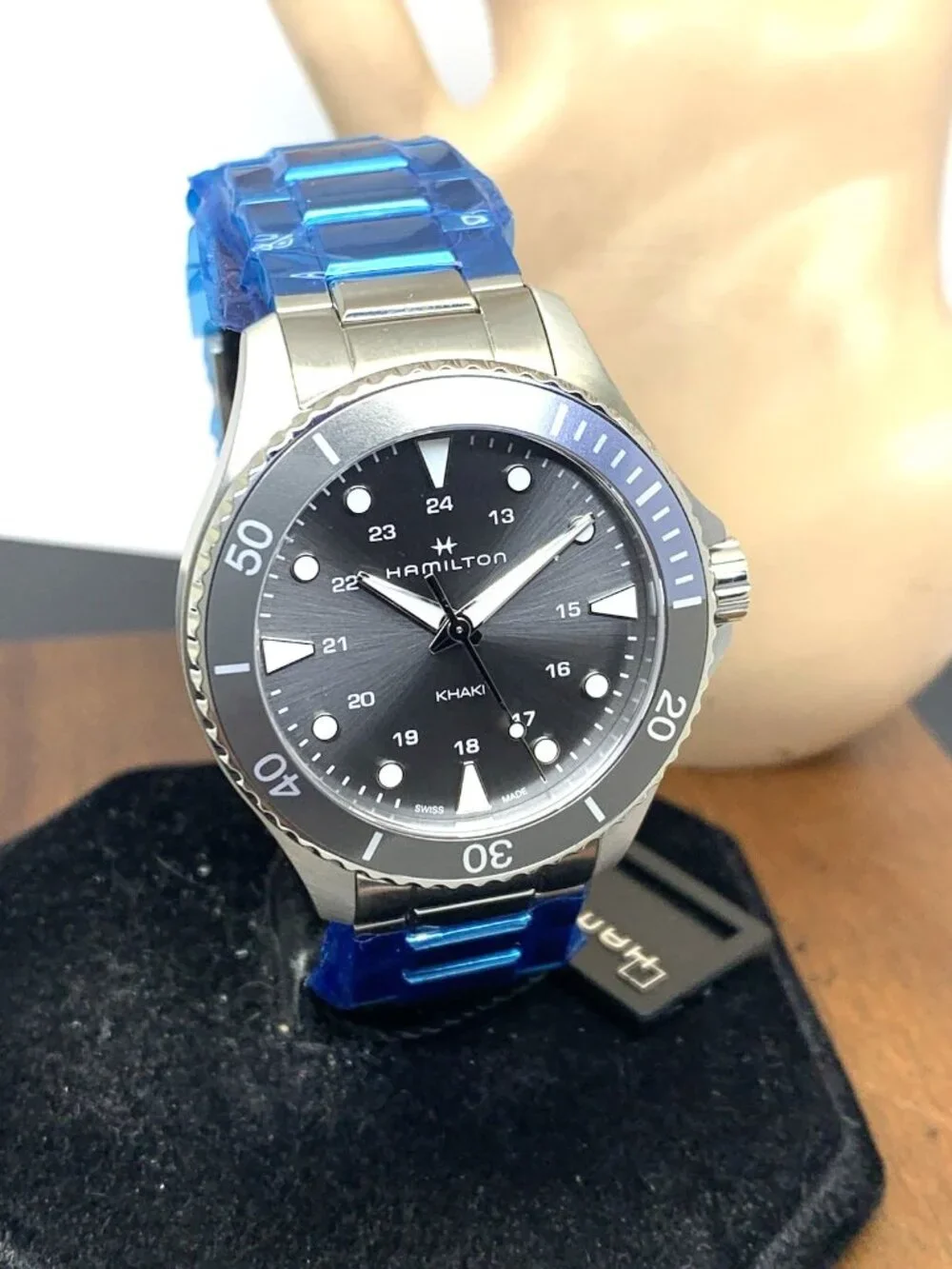 Hamilton Unisex Watch H82211181 Khaki Navy Scuba Swiss Quartz Silver Steel 37mm